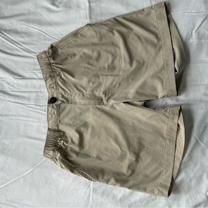 Men's chubbies khaki shorts (slight wear and staining on the right pocket)